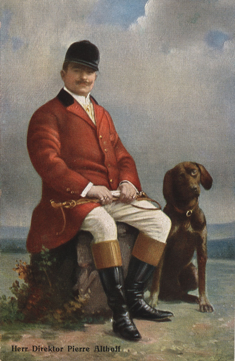 Gemälde eines Mannes in roter Reiterkluft mit kurzem Stab auf den Beinen. Neben ihm ein Hund. Text: Herr Direktor Pierre Althoff.